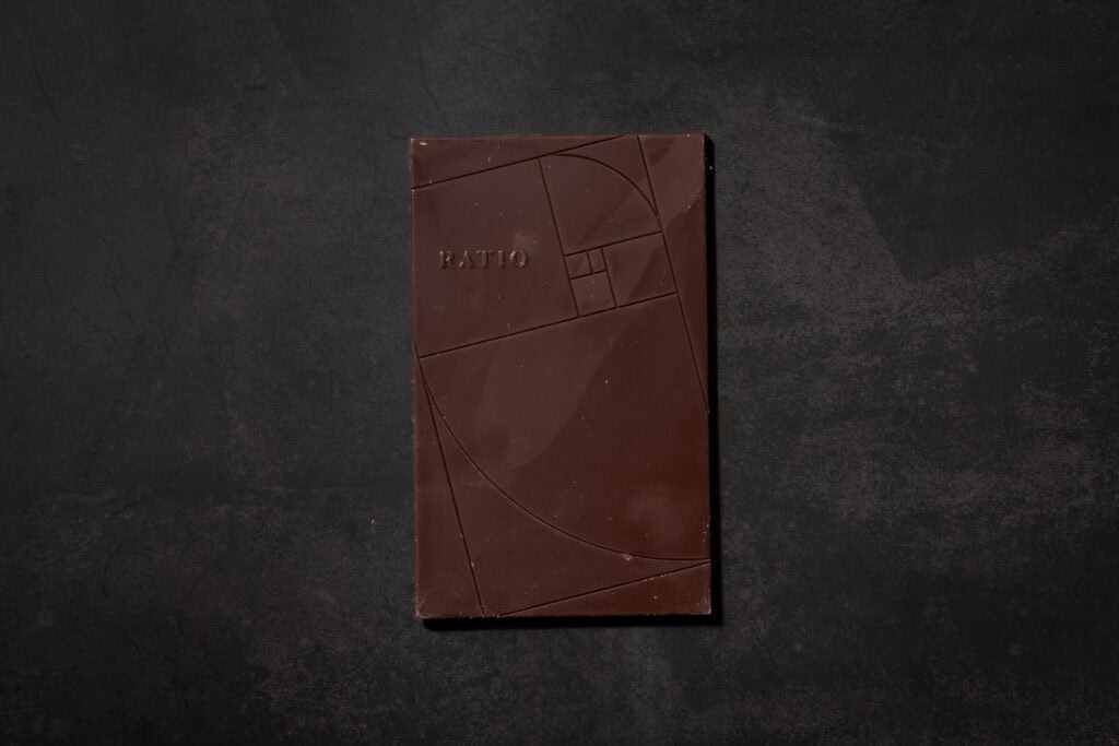 Reverse side of Ratio The Beer Bar 63% dark chocolate with geometric mould pattern.
